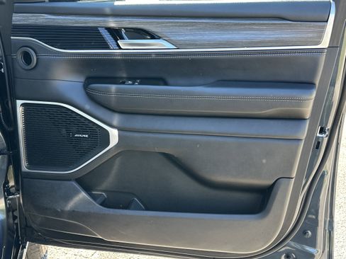 Used 2024 Jeep Wagoneer L Series II w/ Flexible Seating Group RWD image 14