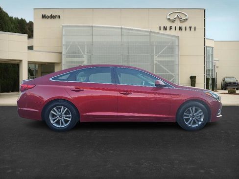Used 2017 Hyundai Sonata SE image 3
