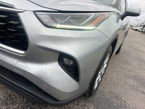 Used 2023 Toyota Highlander Limited image 9