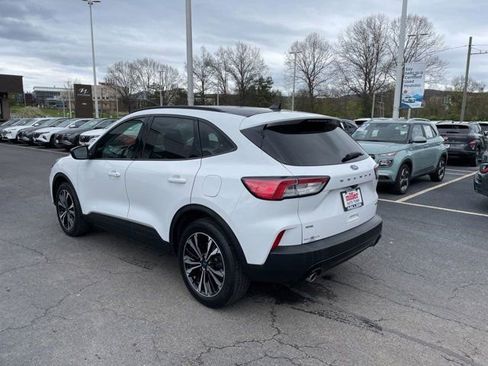 Used 2022 Ford Escape SE w/ SE Sport Appearance Package AWD/4WD image 4