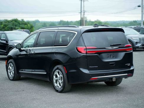 Used 2023 Chrysler Pacifica Limited AWD/4WD image 7