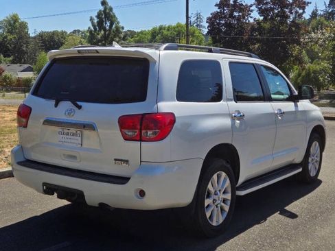 Used 2016 Toyota Sequoia Platinum AWD/4WD image 3