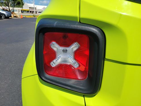 Used 2017 Jeep Renegade Sport w/ Power & Air Group FWD image 11