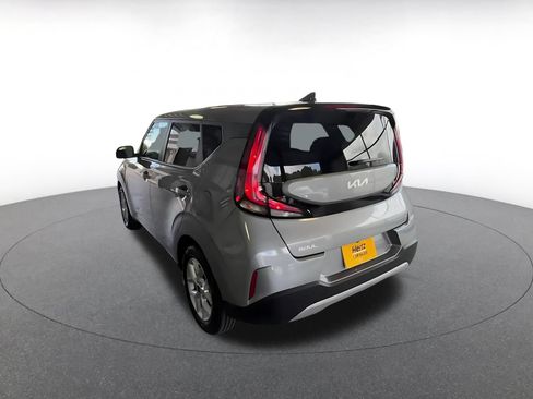 Used 2025 Kia Soul LX w/ LX Technology Package FWD image 10