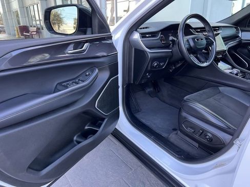 Used 2021 Jeep Grand Cherokee L Laredo image 18