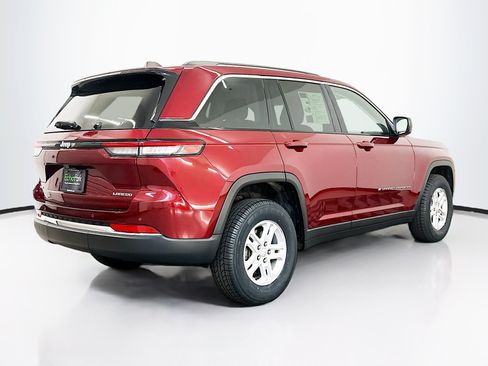 Used 2023 Jeep Grand Cherokee Laredo w/ Luxury Tech Group I AWD/4WD image 9