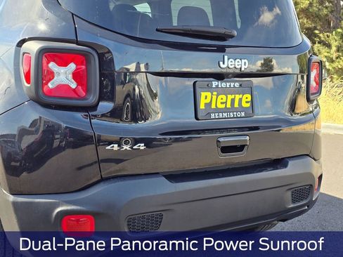 Used 2023 Jeep Renegade Latitude w/ Sun/Sound Group AWD/4WD image 8