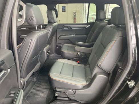 Used 2025 GMC Acadia AT4 w/ Luxury Package image 6