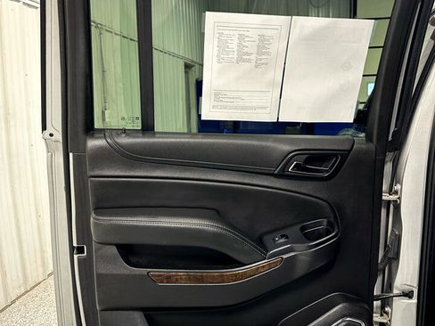 Used 2018 Chevrolet Suburban LT image 21