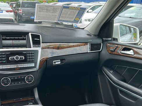 Used 2015 Mercedes-Benz GL 550 4MATIC image 21