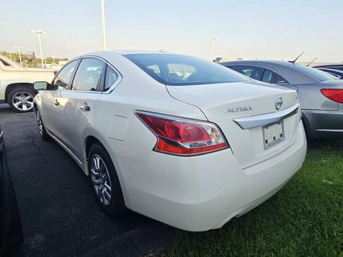 Used 2015 Nissan Altima 2.5 S w/ Power Driver Seat Package FWD image 2