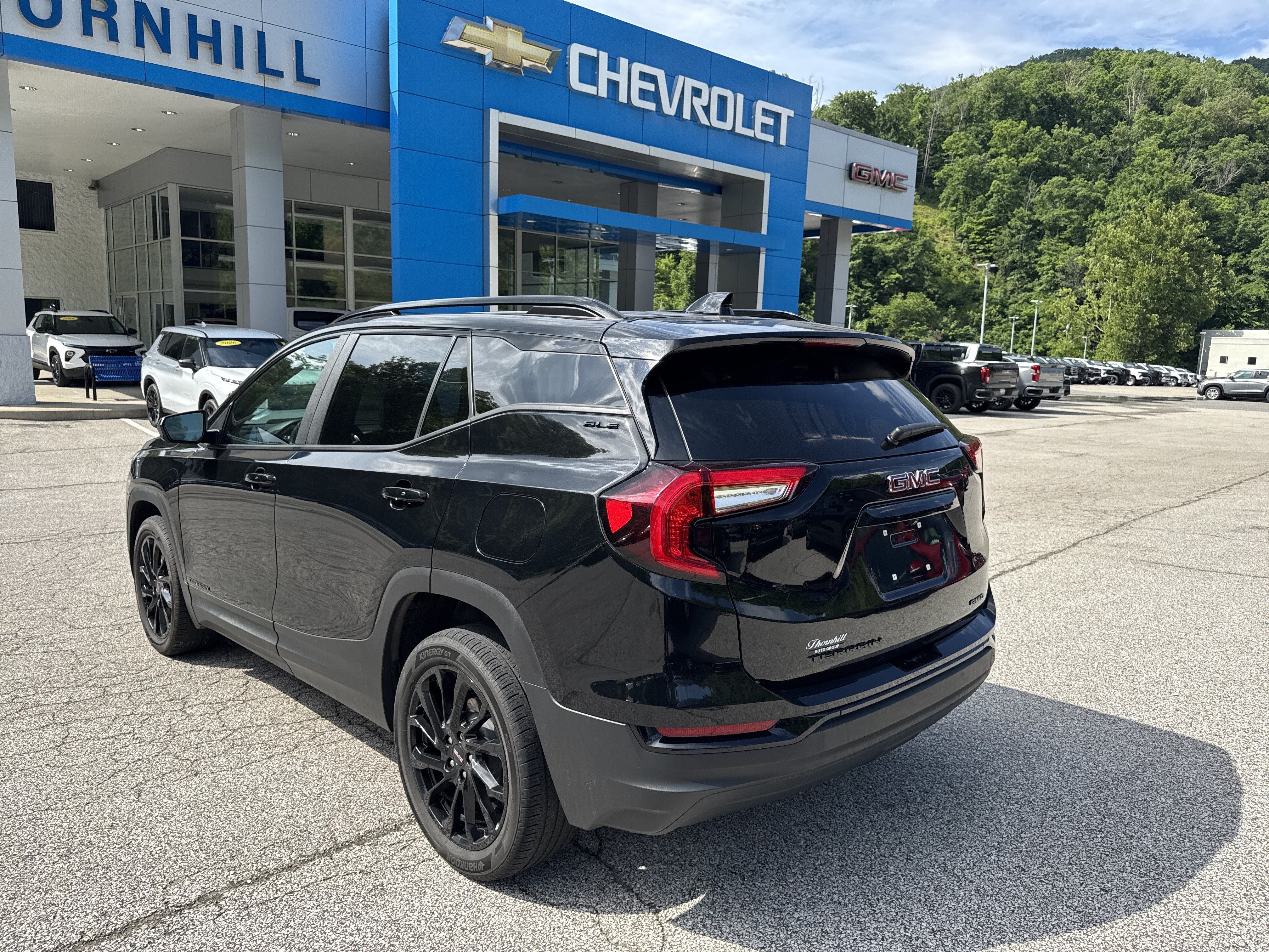 Used 2023 GMC Terrain SLE w/ Driver Convenience Package AWD/4WD image 8