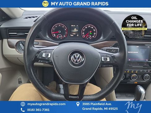 Used 2020 Volkswagen Passat 2.0T SEL image 15