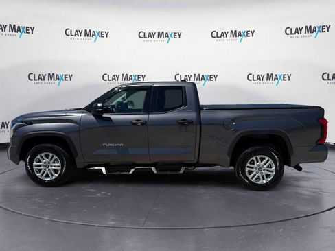 Used 2022 Toyota Tundra SR5 w/ SR5 Convenience Package AWD/4WD image 2