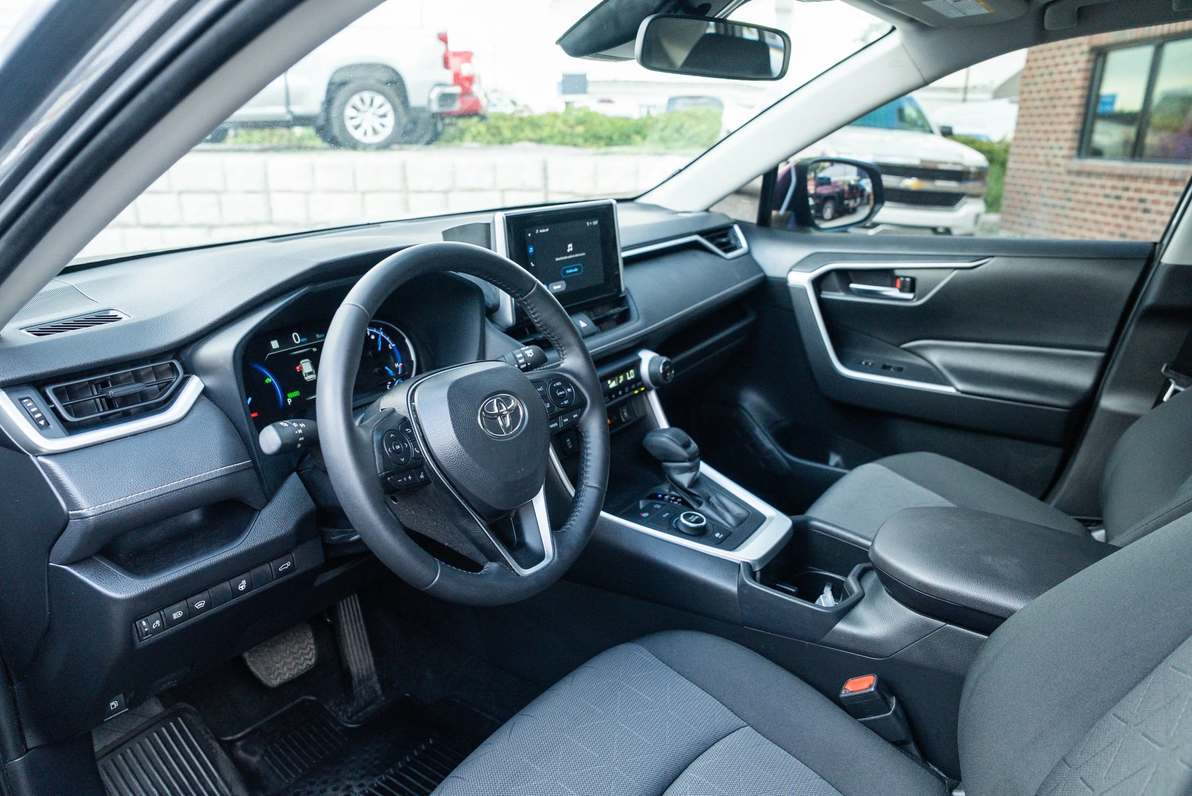 Used 2025 Toyota RAV4 XLE w/ Convenience Package AWD/4WD image 14