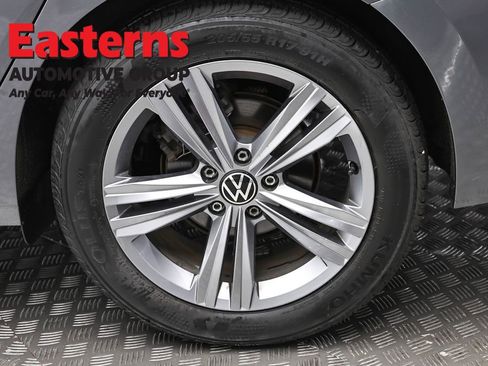 Used 2024 Volkswagen Jetta SE FWD image 8
