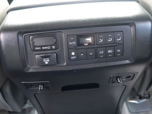 Used 2010 Toyota Sequoia Platinum image 28