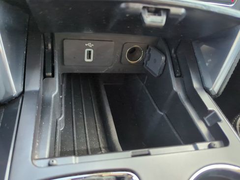 Used 2018 Ford Explorer Platinum image 22