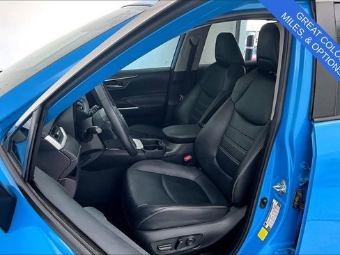 Used 2021 Toyota RAV4 XLE Premium w/ Carpet Mat Package (TMS) image 34
