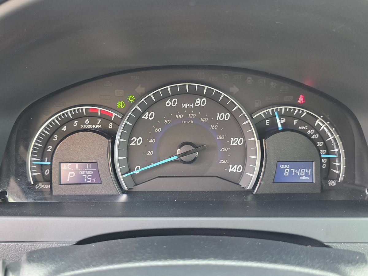 Used 2012 Toyota Camry XLE w/ Leather Pkg FWD image 33