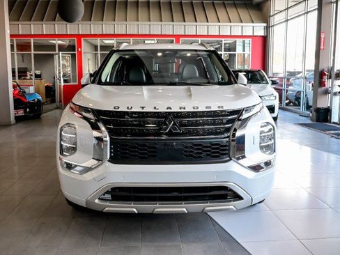 Used 2023 Mitsubishi Outlander SEL 40th Anniversary image 2