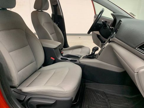 Used 2017 Hyundai Elantra SE w/ SE A/T Tech Package 03 FWD image 9