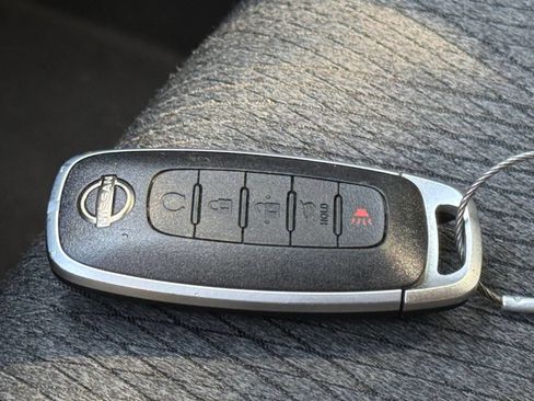 Used 2025 Nissan Rogue SV FWD image 17