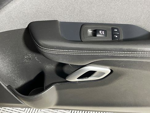 Used 2019 Dodge Challenger SXT image 31