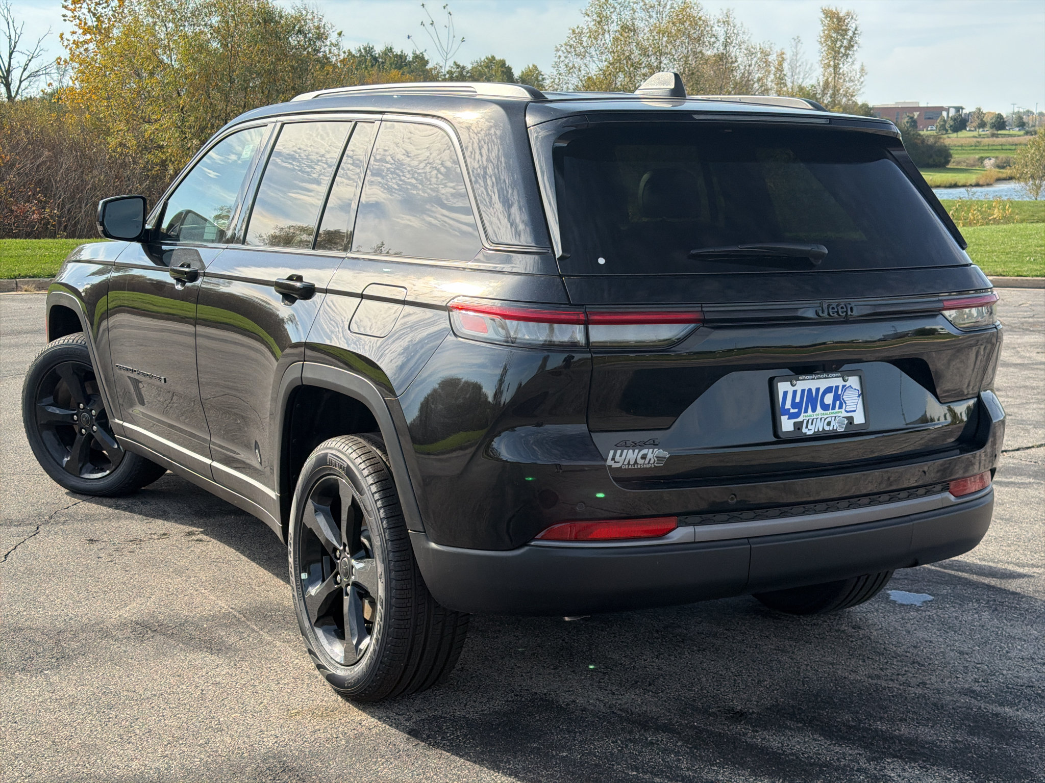 New 2027 Jeep Grand Cherokee Limited AWD/4WD image 2