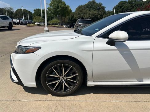 Used 2022 Toyota Camry SE w/ Convenience Package FWD image 2