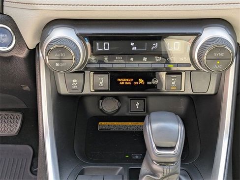 Used 2021 Toyota RAV4 XLE Premium image 19