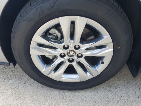 Certified 2024 Toyota Sienna Limited image 5