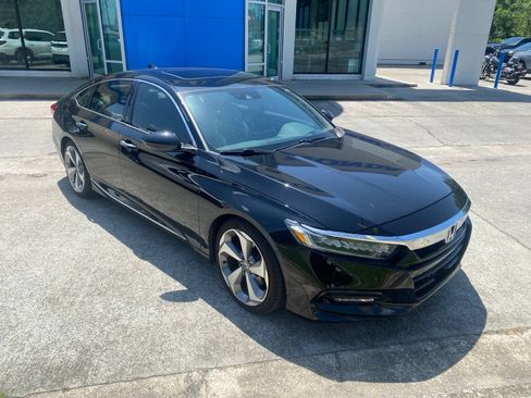 Used 2018 Honda Accord Touring image 1
