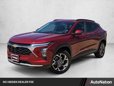 Used 2025 Chevrolet Trax LT FWD image 1
