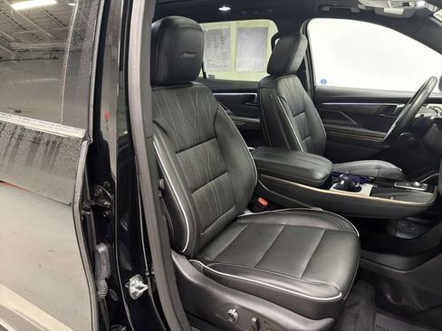 Certified 2025 Buick Enclave Avenir image 21