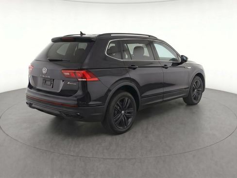 Used 2022 Volkswagen Tiguan SE R-Line AWD/4WD image 4