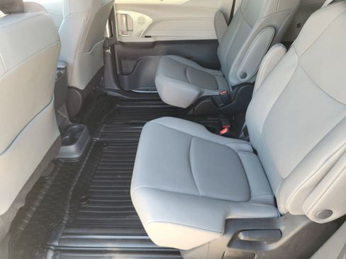 Used 2023 Toyota Sienna XLE image 35