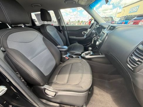 Used 2018 Kia Soul + FWD image 29