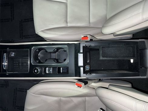 Used 2024 Lincoln Corsair Premiere w/ Equipment Group 101A image 24