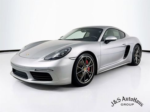 Used 2018 Porsche 718 Cayman S image 3