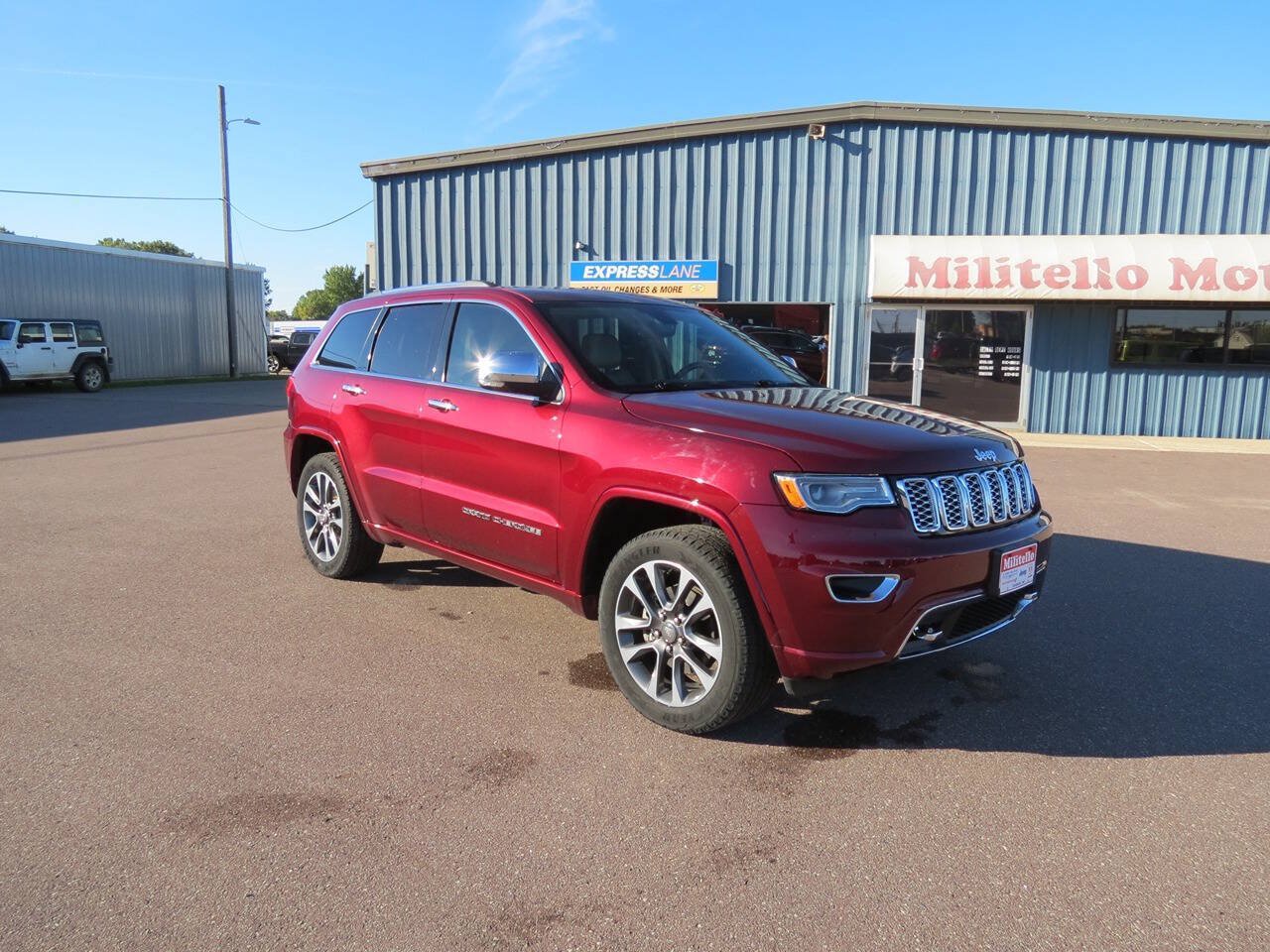 Used 2017 Jeep Grand Cherokee Overland AWD/4WD image 2