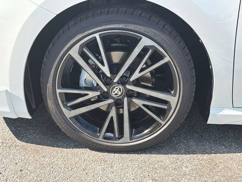 New 2026 Toyota Camry Hybrid FWD image 11