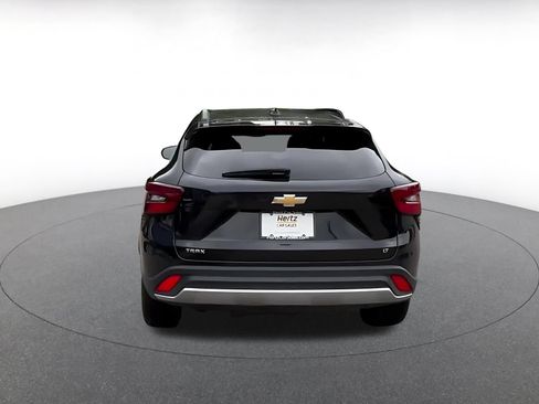Used 2025 Chevrolet Trax LT FWD image 14