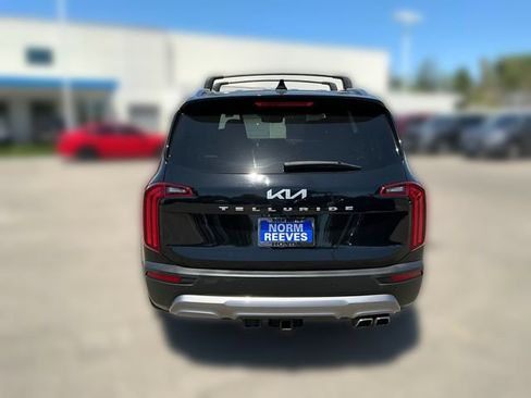 Used 2022 Kia Telluride SX w/ Towing Package FWD image 4