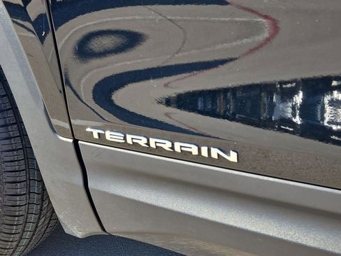Used 2024 GMC Terrain SLE image 11