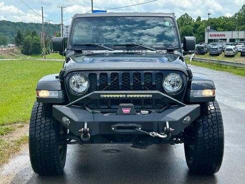 Used 2021 Jeep Gladiator Sport AWD/4WD image 2
