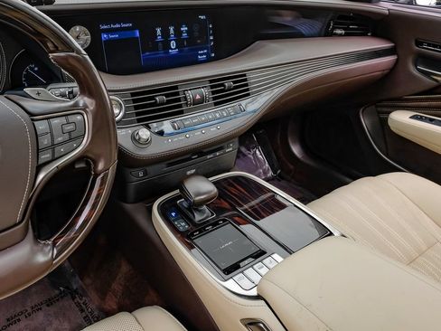Used 2018 Lexus LS 500 w/ Luxury Package RWD image 26