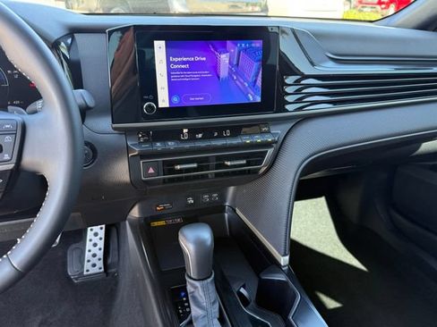 Used 2025 Toyota Camry SE w/ Convenience Package FWD image 19