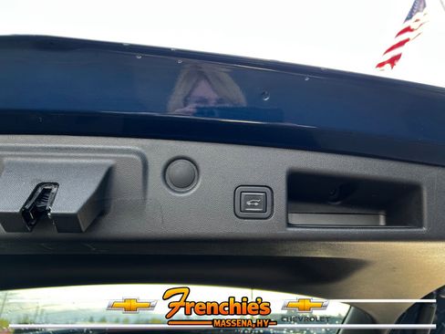 Used 2023 Chevrolet Equinox LT AWD/4WD image 6