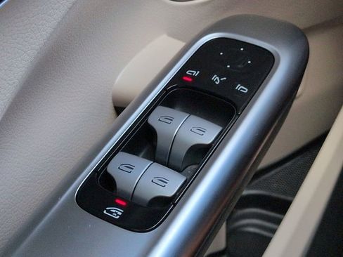Used 2023 Mercedes-Benz C 300 Sedan image 24